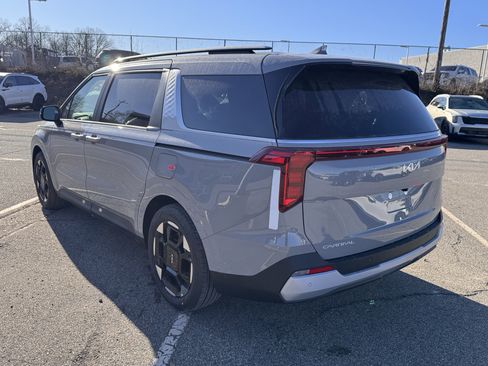 New 2026 Kia Carnival EX image 5
