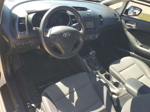 Used 2017 Kia Forte LX w/ LX Popular Package image 4