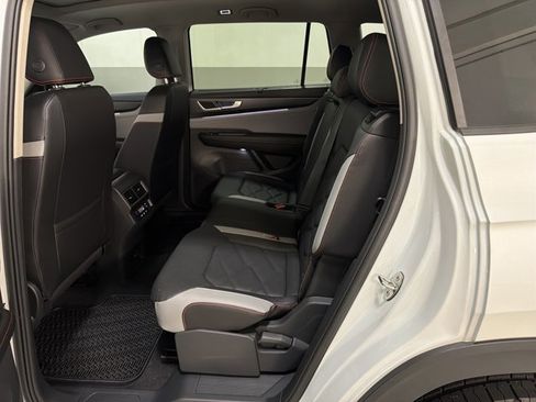 Certified 2026 Volkswagen Atlas Peak Edition image 22