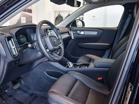 New 2025 Volvo XC40 B5 Ultra w/ Climate Package image 19