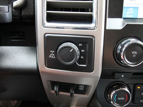 Used 2017 Ford F250 Lariat w/ Lariat Value Package AWD/4WD image 32