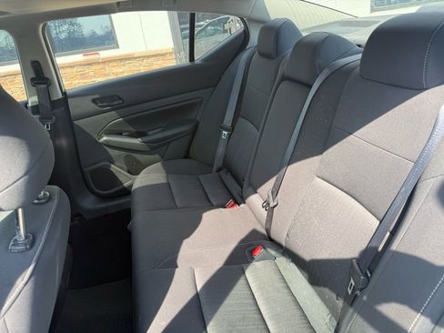 Used 2023 Nissan Altima 2.5 SV w/ SV Premium Package image 3