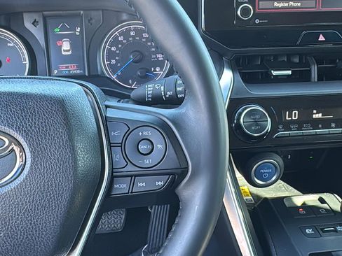 Used 2021 Toyota Venza LE w/ Carpet Mat Package (TMS) image 17