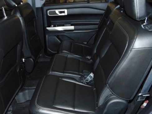Used 2022 Ford Explorer XLT w/ Equipment Group 202A image 11