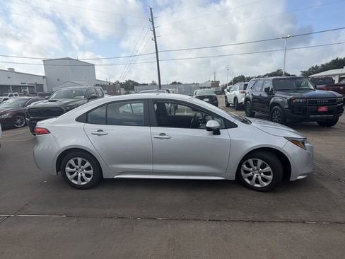 Used 2024 Toyota Corolla LE image 4