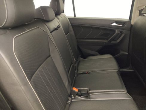 Used 2022 Volkswagen Tiguan SE FWD image 19