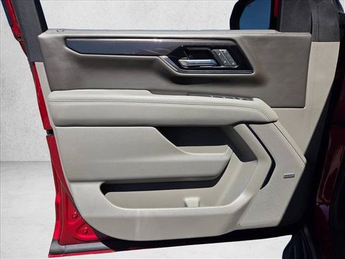 Used 2025 GMC Yukon Elevation w/ Technology Package AWD/4WD image 11