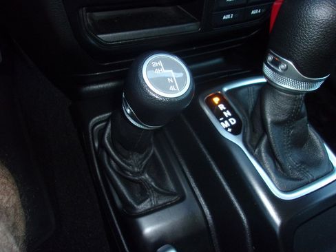 Used 2021 Jeep Wrangler Sport AWD/4WD image 14