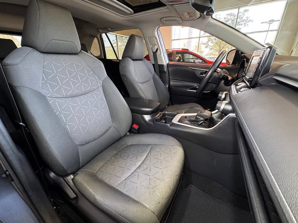 Certified 2021 Toyota RAV4 XLE w/ Convenience Package AWD/4WD image 52