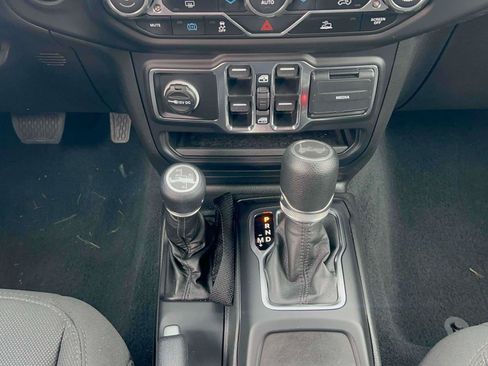 Used 2023 Jeep Wrangler Unlimited AWD/4WD image 22