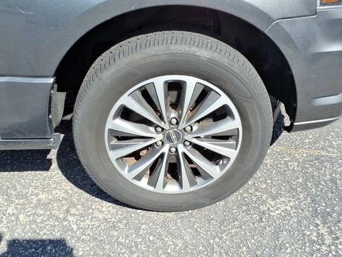 Used 2015 Lincoln Navigator 4WD image 11