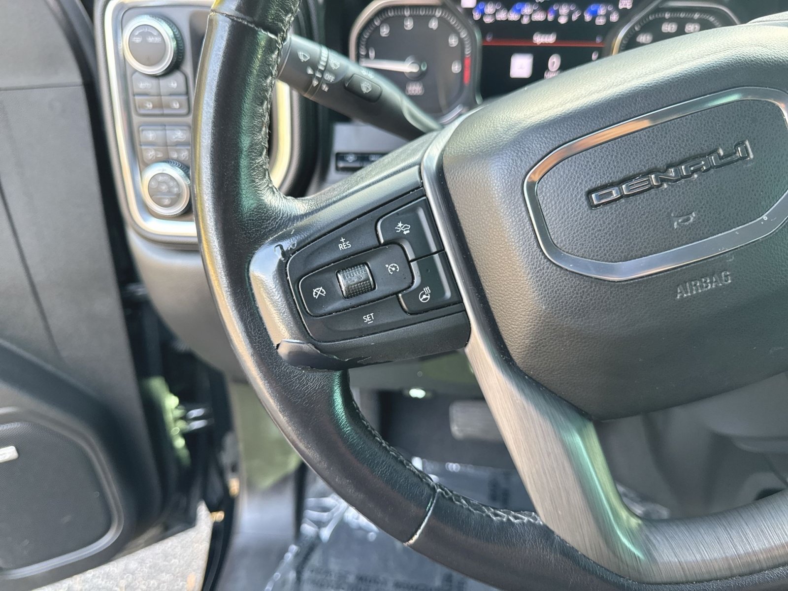 Used 2021 GMC Sierra 2500 Denali w/ Denali Ultimate Package AWD/4WD image 22