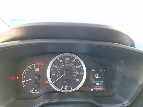 Used 2021 Toyota Corolla LE image 19