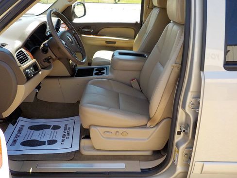 Used 2009 Chevrolet Suburban LT w/ Luxury Package RWD image 11