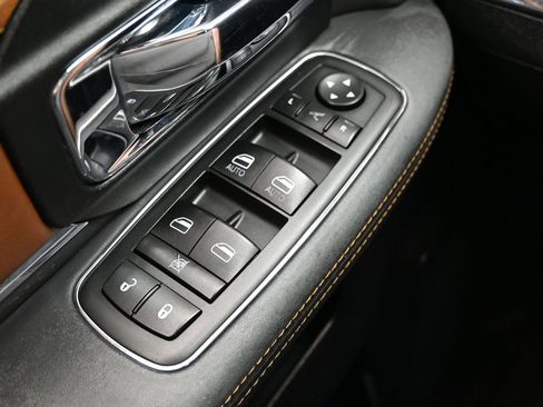 Used 2015 RAM 2500 Longhorn w/ Convenience Group AWD/4WD image 25