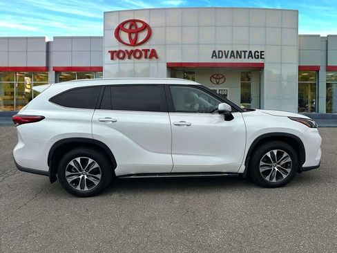 Used 2023 Toyota Highlander XLE AWD/4WD image 5