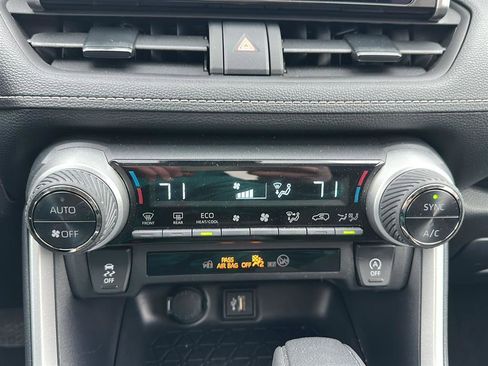 Used 2025 Toyota RAV4 XLE image 10