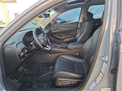 Used 2023 Honda Accord Touring image 16