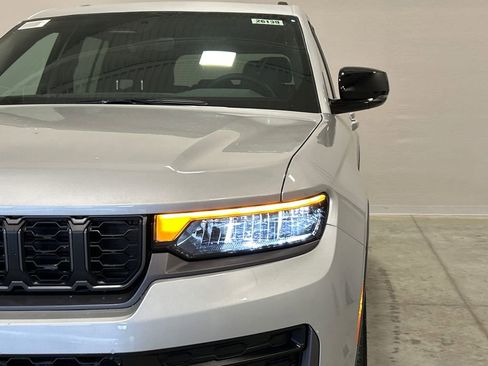 New 2026 Jeep Grand Cherokee Altitude image 10