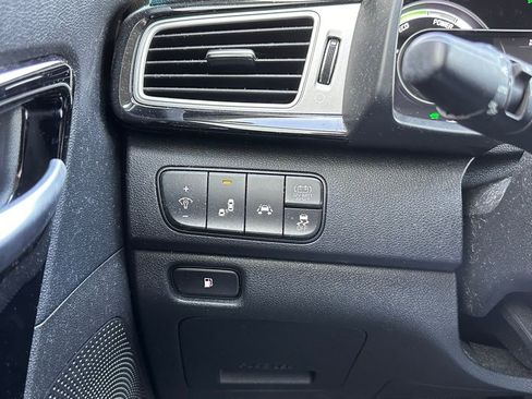 Used 2018 Kia Niro EX image 28