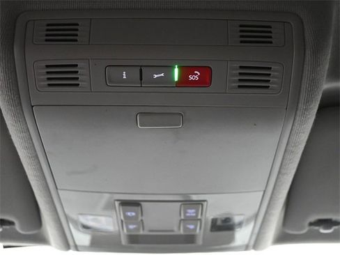 Used 2022 Volkswagen Tiguan S image 16