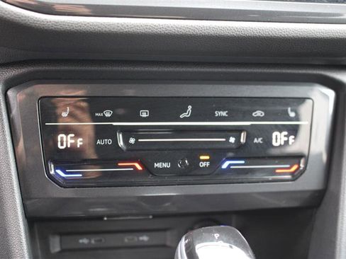 Used 2024 Volkswagen Tiguan SE image 20