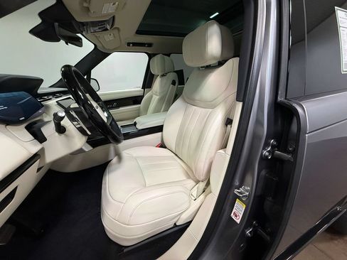 Used 2025 Land Rover Range Rover Long Wheelbase Autobiography AWD/4WD image 12