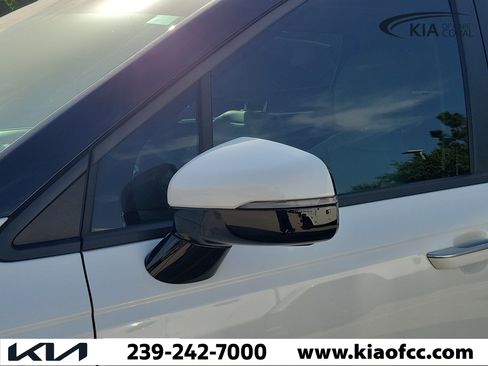Certified 2025 Kia Carnival EX FWD image 6