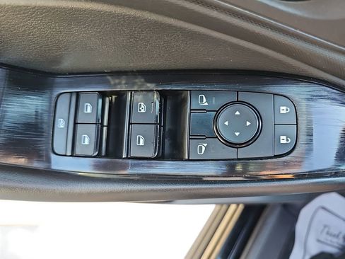 Used 2024 Nissan Rogue S FWD image 27