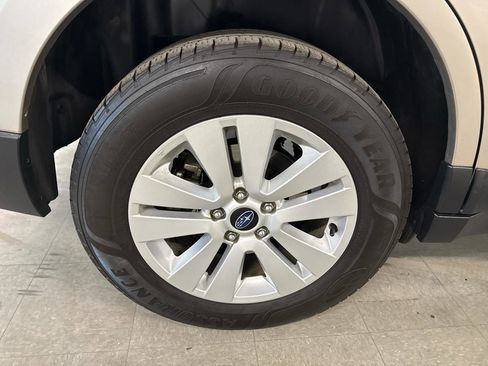 Used 2017 Subaru Outback 2.5i Premium AWD/4WD image 64