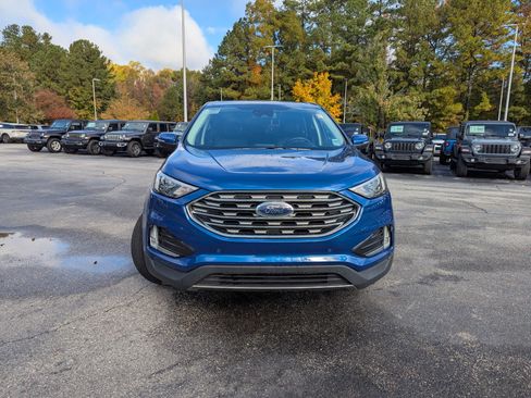 Used 2022 Ford Edge Titanium image 2