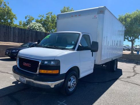 Used 2017 GMC Savana 3500 Extended RWD image 2
