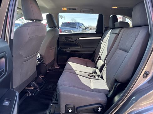 Used 2019 Toyota Highlander LE image 35