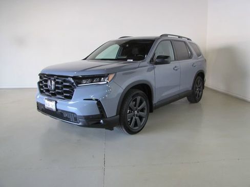 Certified 2025 Honda Pilot Sport image 1