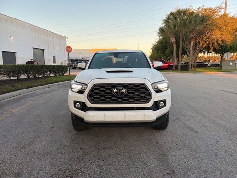 Used 2022 Toyota Tacoma TRD Sport w/ TRD Premium Sport Package image 8