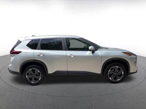 Used 2025 Nissan Rogue SV FWD image 16
