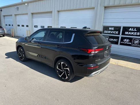 Used 2022 Mitsubishi Outlander SE image 16