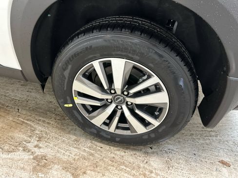 New 2025 Nissan Pathfinder SL image 11