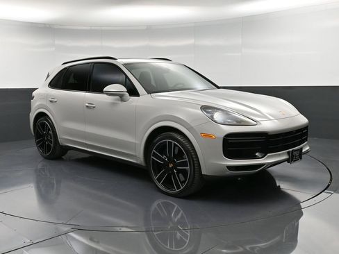 Certified 2022 Porsche Cayenne Turbo image 10
