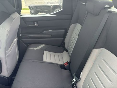 Used 2023 Toyota Highlander XLE AWD/4WD image 20