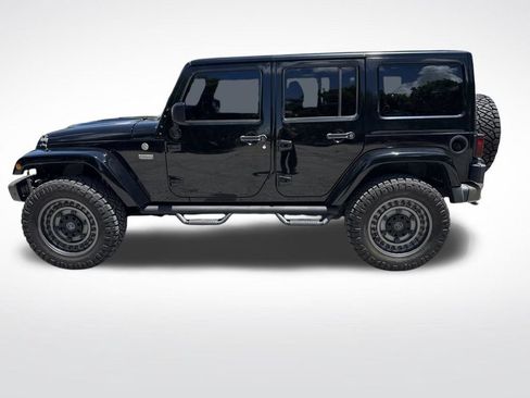 Used 2017 Jeep Wrangler Unlimited Sahara AWD/4WD image 6