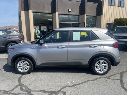 Certified 2023 Hyundai Venue SE w/ Cargo Package FWD image 8