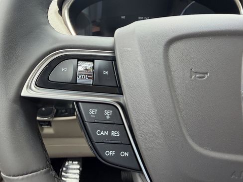 Used 2019 Lincoln Nautilus Select FWD image 25