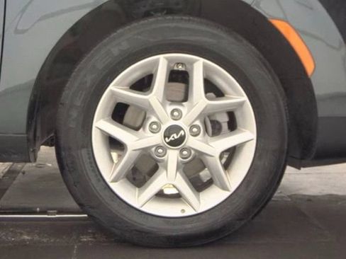 Certified 2025 Kia Soul LX w/ LX Technology Package FWD image 10