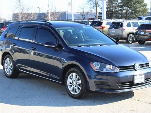 Used 2016 Volkswagen Golf S image 3