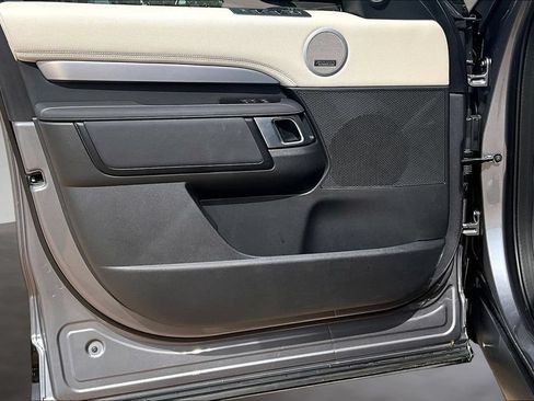Certified 2025 Land Rover Discovery Dynamic SE AWD/4WD image 17