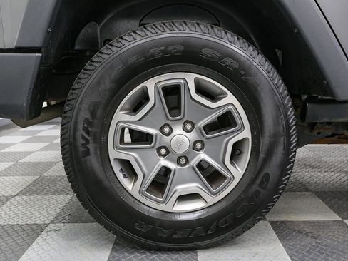 Used 2018 Jeep Wrangler Unlimited Rubicon w/ Dual Top Group image 17