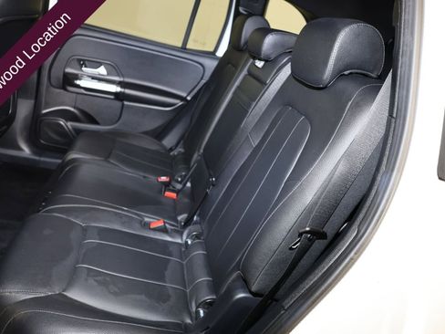 Used 2021 Mercedes-Benz GLB 250 4MATIC image 10