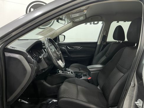 Used 2017 Nissan Rogue SV image 10