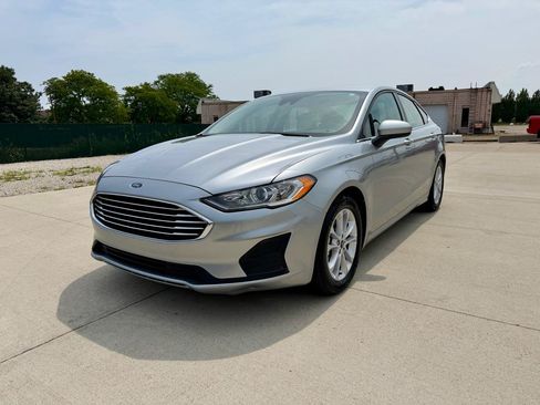 Used 2020 Ford Fusion SE FWD image 3